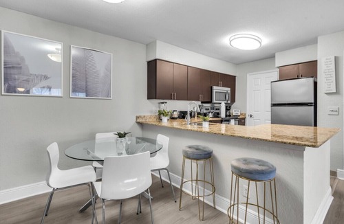 Survey Creek Apartment | Near Las Olas + Free Parking + Sleeps 6