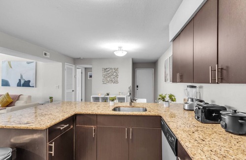 Survey Creek Apartment | Near Las Olas + Free Parking + Sleeps 6