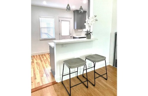 Del Aire House | Near Manhattan Beach, LAX, Sofi Stadium
