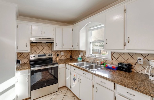 Dentsville House | Near Medical Centers & Fort Jackson! Quiet Home