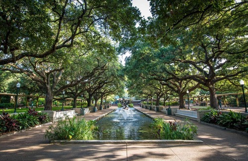 Central Business District Hotel | Near Minute Maid Park | On-Site Dining + Pool