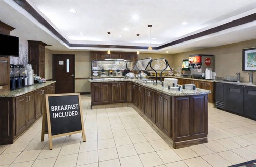 Columbia Apartment | Near Mizzou | 1BR Suite w/2 Queen Beds & Kitchen