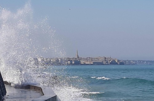 Saint-Broladre Apartment | Near Mont Saint Michel