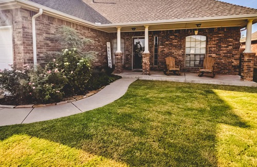 South Oklahoma City House | Near Moore/Norman & Airport I Spacious I Lovely I Comfortable I Kid Friendly