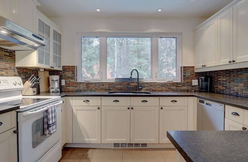 Orford Ski Chalet | Near Mount Orford - Pool - Spa - Le Paruline