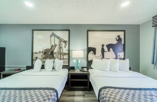 Ira Hotel | Near Museum, Historic Village & Restaurants | 2 Queen Beds | Free Parking