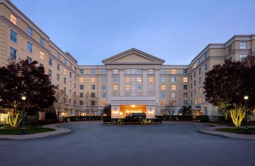 Groton Hotel | Near Mystic Seaport + On-site Dining, Pool & Spa