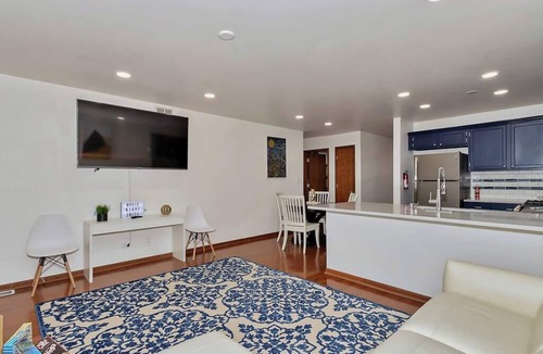 Round Lake Beach House | Near Naval Base! Ranch w Pool Table, Arcade, Netflix!