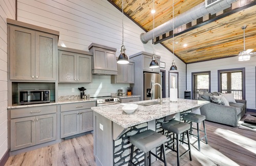 Broken Bow Cottage | Near New Casino: Broken Bow Cabin w/Hot Tub