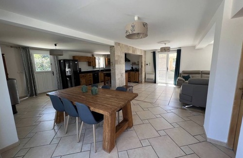 Garons House | Near Nîmes, spacious villa with A/C, nice swimming pool, pets allowed (1).
