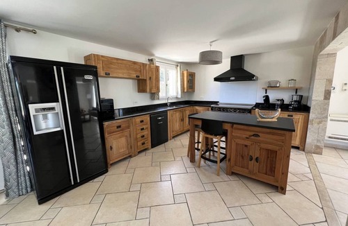 Garons House | Near Nîmes, spacious villa with A/C, nice swimming pool, pets allowed (1).
