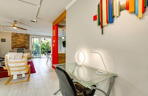 Boulevard Oaks House | Near NRG! Cozy + Private Houston Home w/Garden
