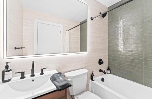 Newark Apartment | Near NYC Modern 2BR Apartment Sleeps 8