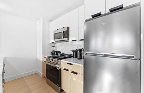 Newark Apartment | Near NYC Modern 2BR Apartment Sleeps 8