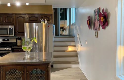 Wood Dale House | Near O’Hare, King Bed, Spacious, Great Backyard, WiFi, AC