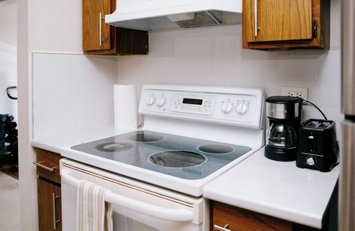 O'Hare Apartment | Near O'hare Personal Gym and Balcony Safe Area