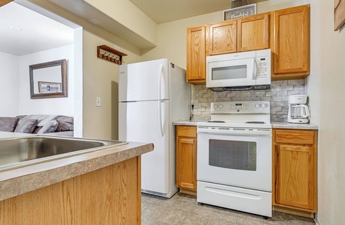 Cave Junction House | Near Oregon Caves: 2-Studio Retreat w/Game Room!