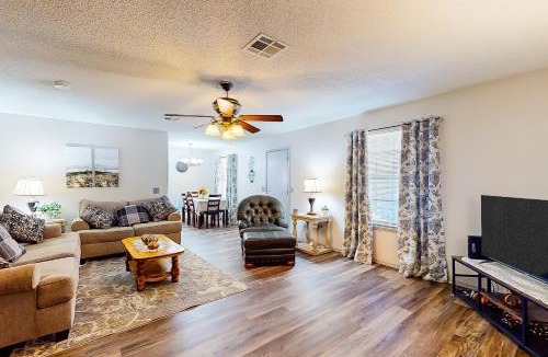 Stillwater House | Near OSU Campus! 'Casa de Cowboy' in Stillwater
