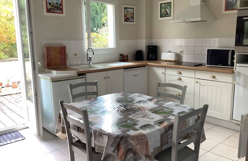 Orgeval Apartment | Near Paris gite poppies 2