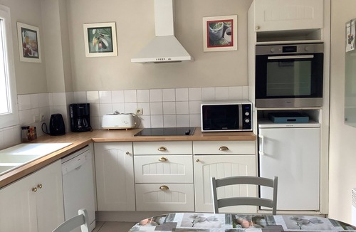 Orgeval Apartment | Near Paris gite poppies 2