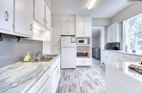 Columbus House | Near Parks, Downtown, & Riverwalk- Midtown Muse | Sleeps 14!
