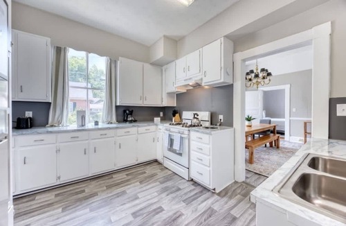 Columbus House | Near Parks, Downtown, & Riverwalk- Midtown Muse | Sleeps 14!