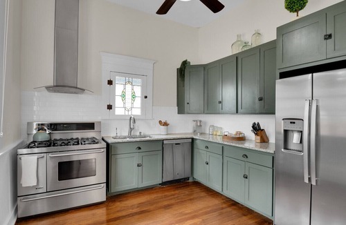 Five Points House | Near Pearl~Downtown~Fire Pit~Patio~Grill~Historic