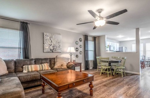 Aubrey House | Near PGATour+King&3Queen Beds+Near Lewisville Lake