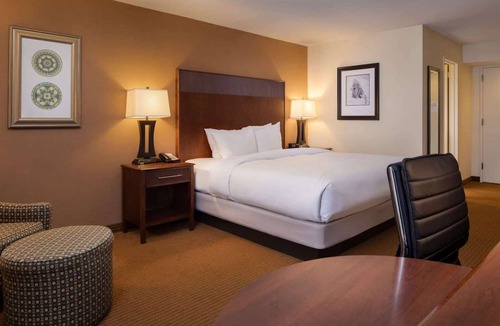 Primos Secane Hotel | Near PHL Airport + Free Shuttle. Dining. Pool.