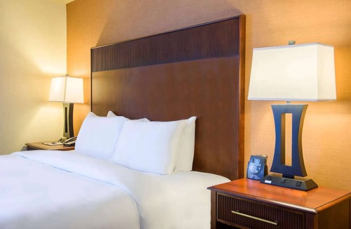 Primos Secane Hotel | Near PHL Airport + Free Shuttle. Dining. Pool.