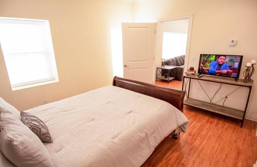 Central Oklahoma City Apartment | Near Plaza District Cozy 1BDR - Gated Parking