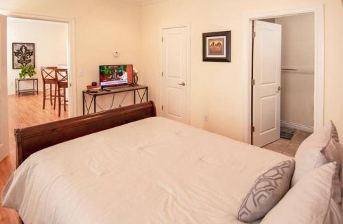 Central Oklahoma City Apartment | Near Plaza District Cozy 1BDR - Gated Parking