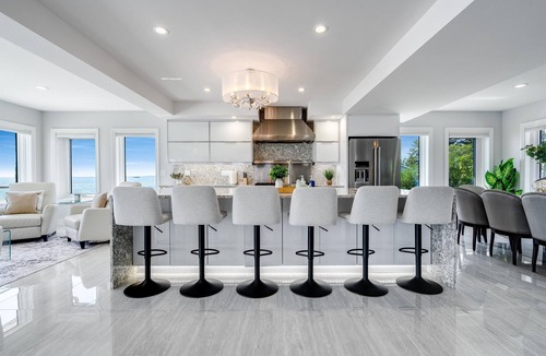 Wheatley House | Near Point Pelee | 6BR Luxury Estate + Beach