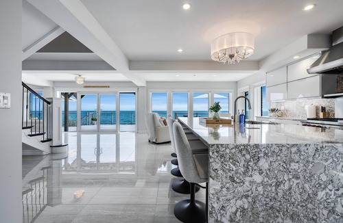 Wheatley House | Near Point Pelee | 6BR Luxury Estate + Beach