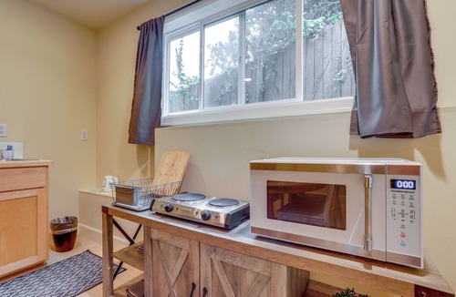 Greenwood Apartment | Near Public Transit & Walkable! Airy Seattle Apt