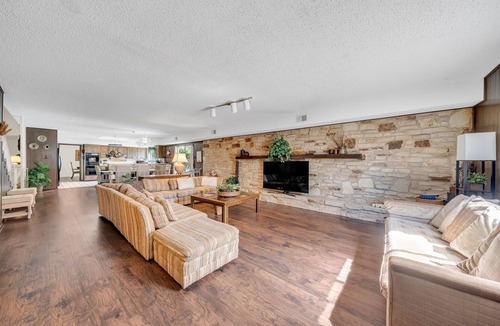 Universal City House | Near Randolph AFB | Pool | Grill | Sleeps 16