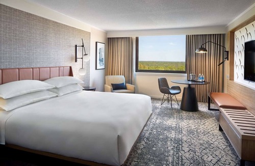 Durham Hotel | Near RDU Airport + Free Shuttle, Pool, & Dining