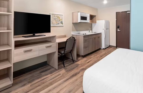 Greenville Hotel | Near Roper Mountain Science Center & Attraction! Pets Are Welcome, Free Parking!