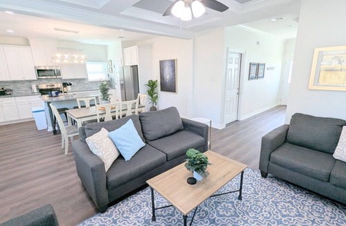 Beasley House | Near Rosenburg & Needville Sleeps 9 Pet Friendly