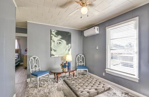Lakeview  Jefferson County Apartment | Near Sabine Lake & Refineries: Pet-Friendly Apt