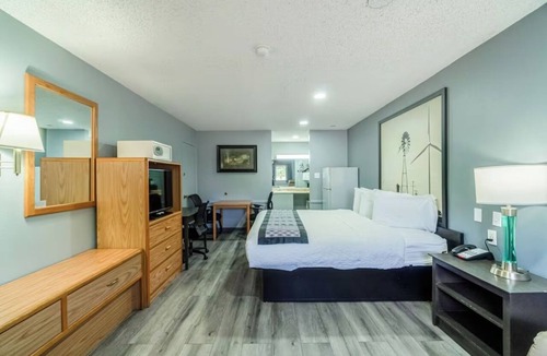 Ira Hotel | Near Scurry County Museum & Local Dining | King Bed Non‑Smoking Room