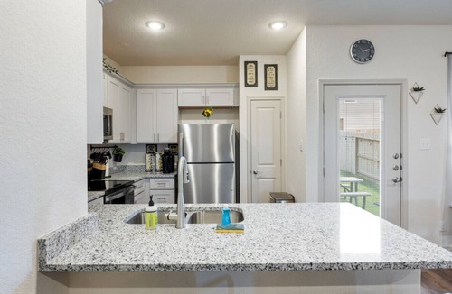 San Antonio House | Near Seaworld~Smart TVs~Backyard Dining~Pet Friendly