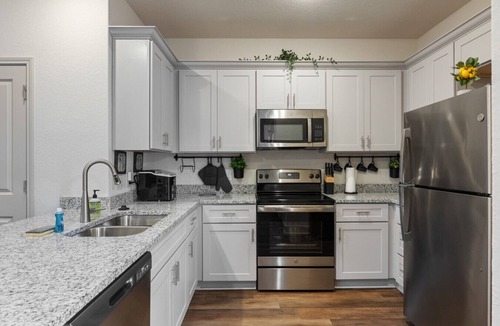 San Antonio House | Near Seaworld~Smart TVs~Backyard Dining~Pet Friendly