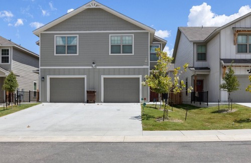 San Antonio House | Near Seaworld~Smart TVs~Backyard Dining~Pet Friendly