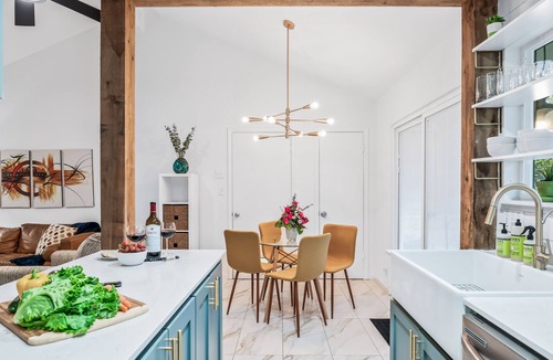 Sweetbriar House | Near SoCo + Sparkling Clean + Cozy ~ Firepit + Gameroom