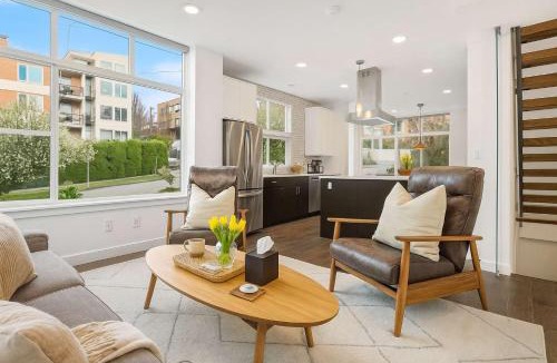 Lower Queen Anne House | Near Space Needle Climate Pledge Roof Deck