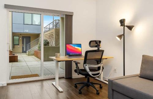 Lower Queen Anne House | Near Space Needle Climate Pledge Roof Deck