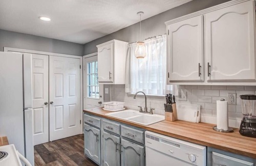 Ellendale House | Near State-Park & Downtown - Sunset Trace Bungalow