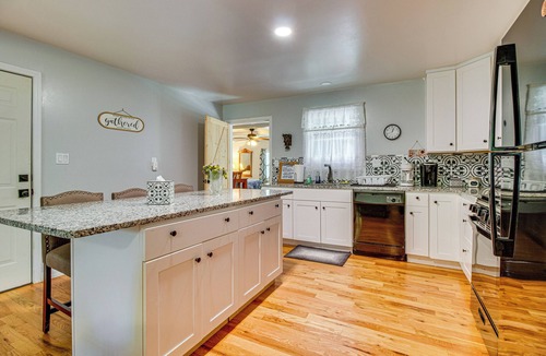 Mammoth Spring House | Near State Park & Spring River: Family Gem w/Yard