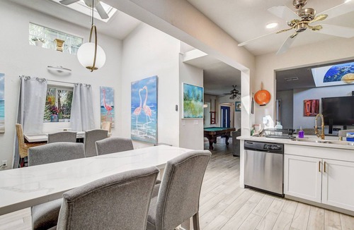 Winchester House | Near Strip, 14 Bedroom Sleeps 40, Huge Pool & Heated Pool, Saunas, Jacuzzi /Span
